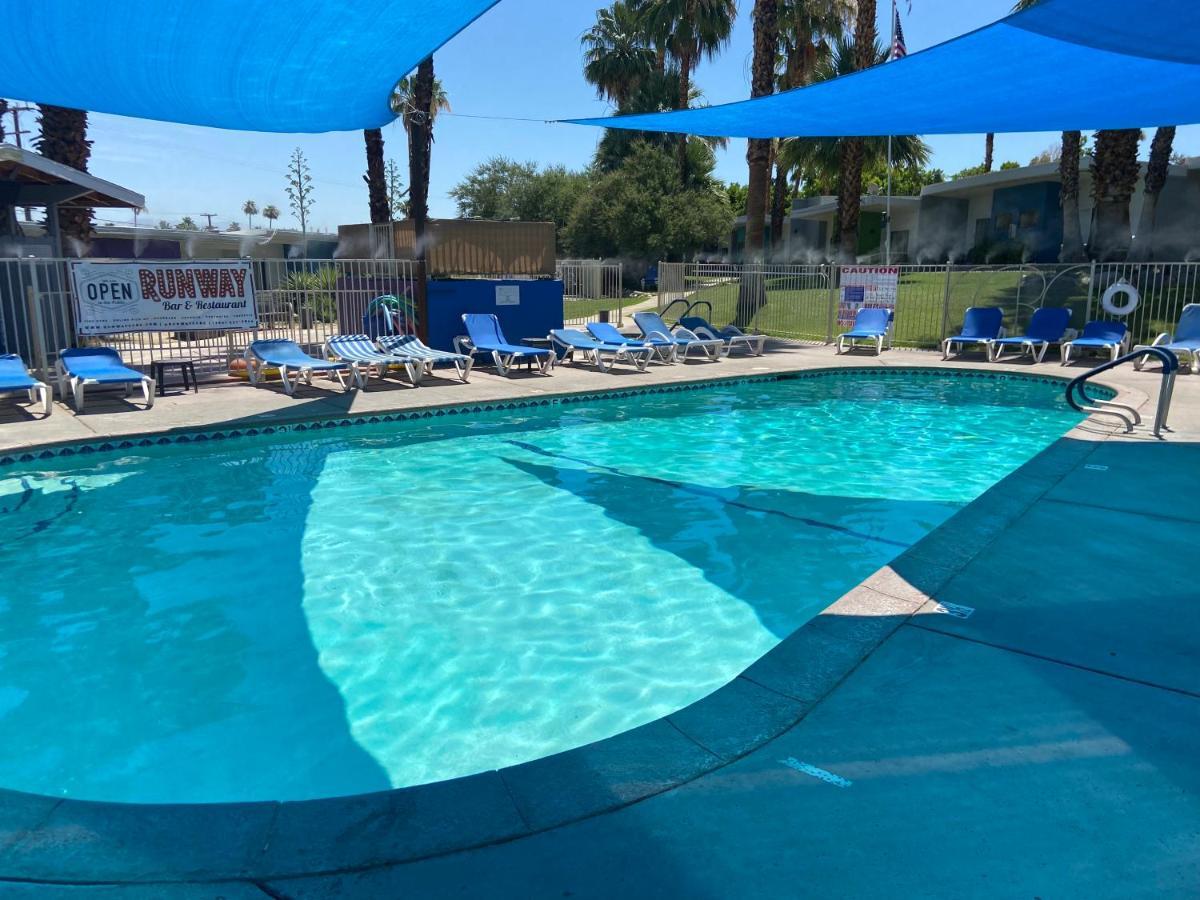 Ccbc Resort Hotel - A Gay Men'S Resort Cathedral City Εξωτερικό φωτογραφία
