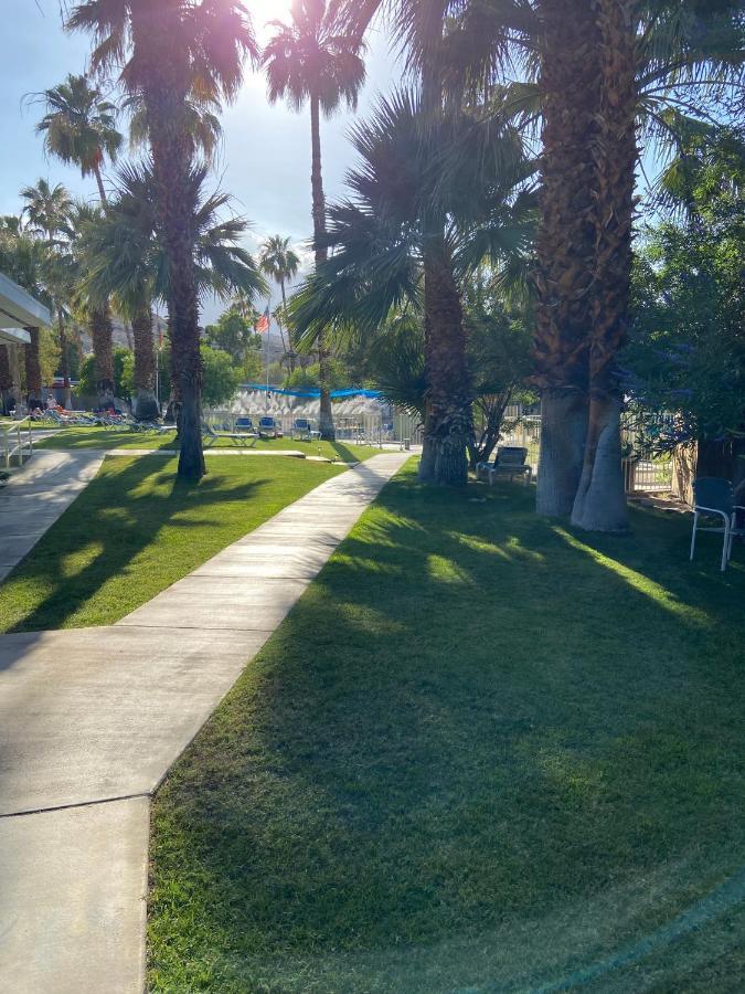 Ccbc Resort Hotel - A Gay Men'S Resort Cathedral City Εξωτερικό φωτογραφία