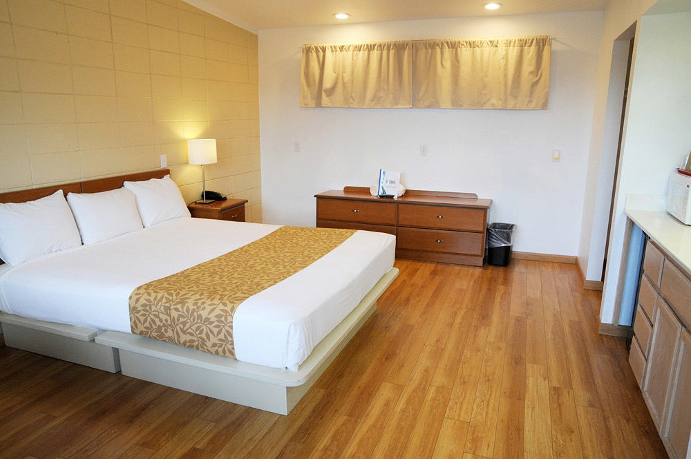 Ccbc Resort Hotel - A Gay Men'S Resort Cathedral City Εξωτερικό φωτογραφία