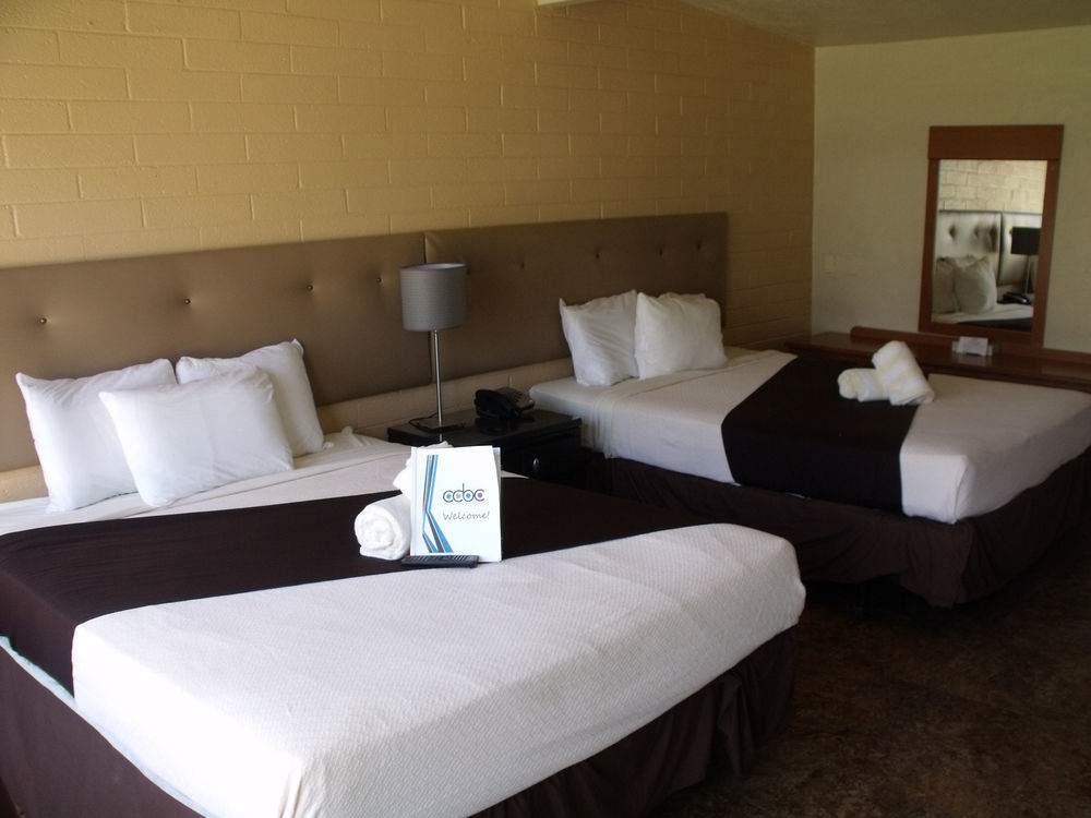 Ccbc Resort Hotel - A Gay Men'S Resort Cathedral City Εξωτερικό φωτογραφία