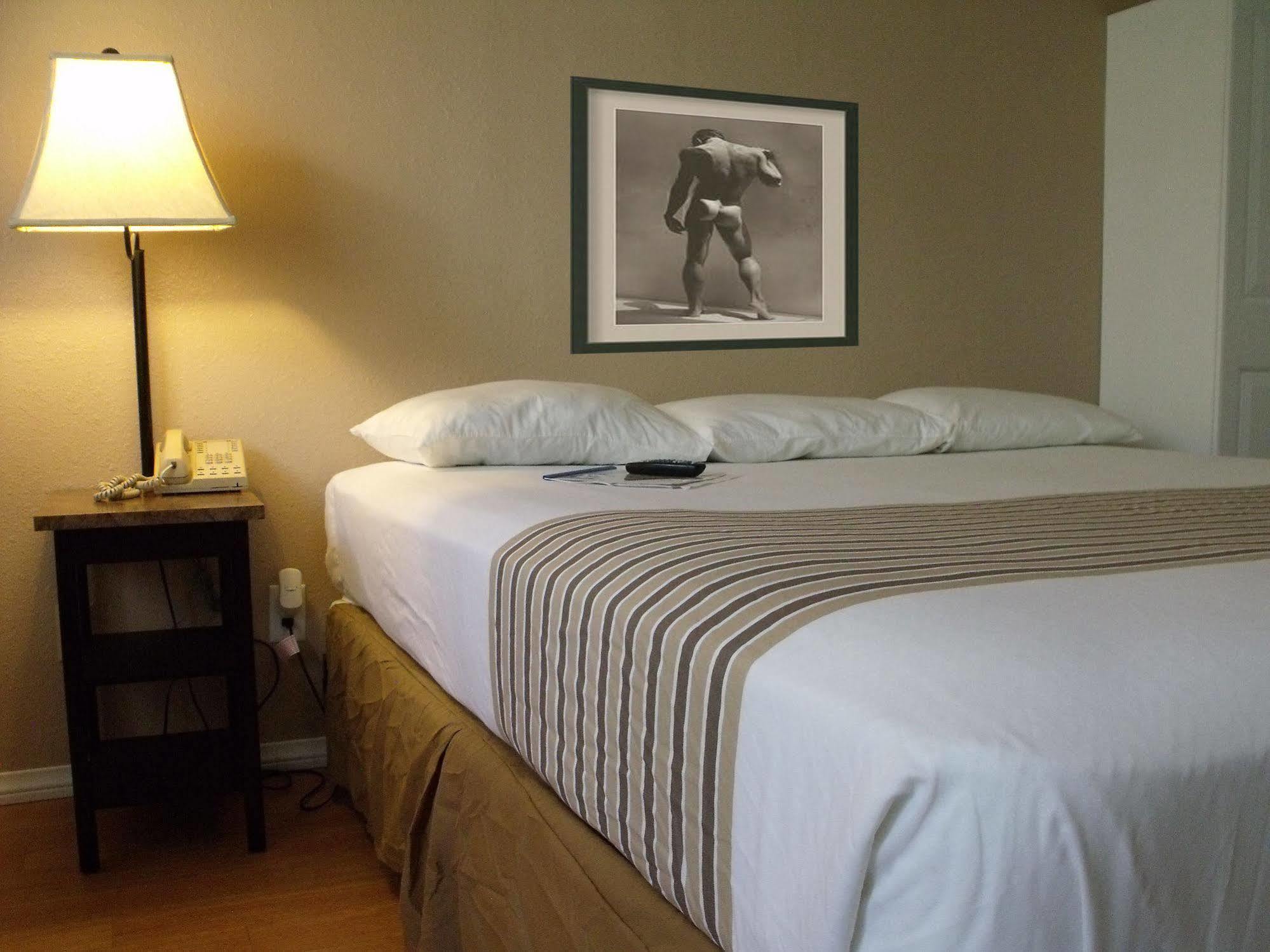 Ccbc Resort Hotel - A Gay Men'S Resort Cathedral City Εξωτερικό φωτογραφία