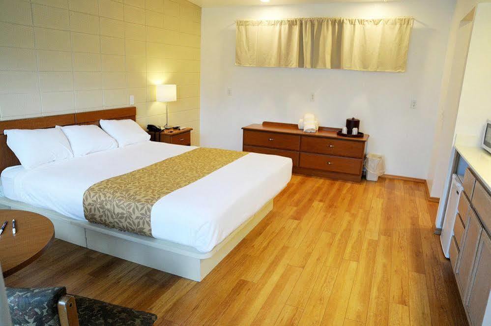 Ccbc Resort Hotel - A Gay Men'S Resort Cathedral City Εξωτερικό φωτογραφία