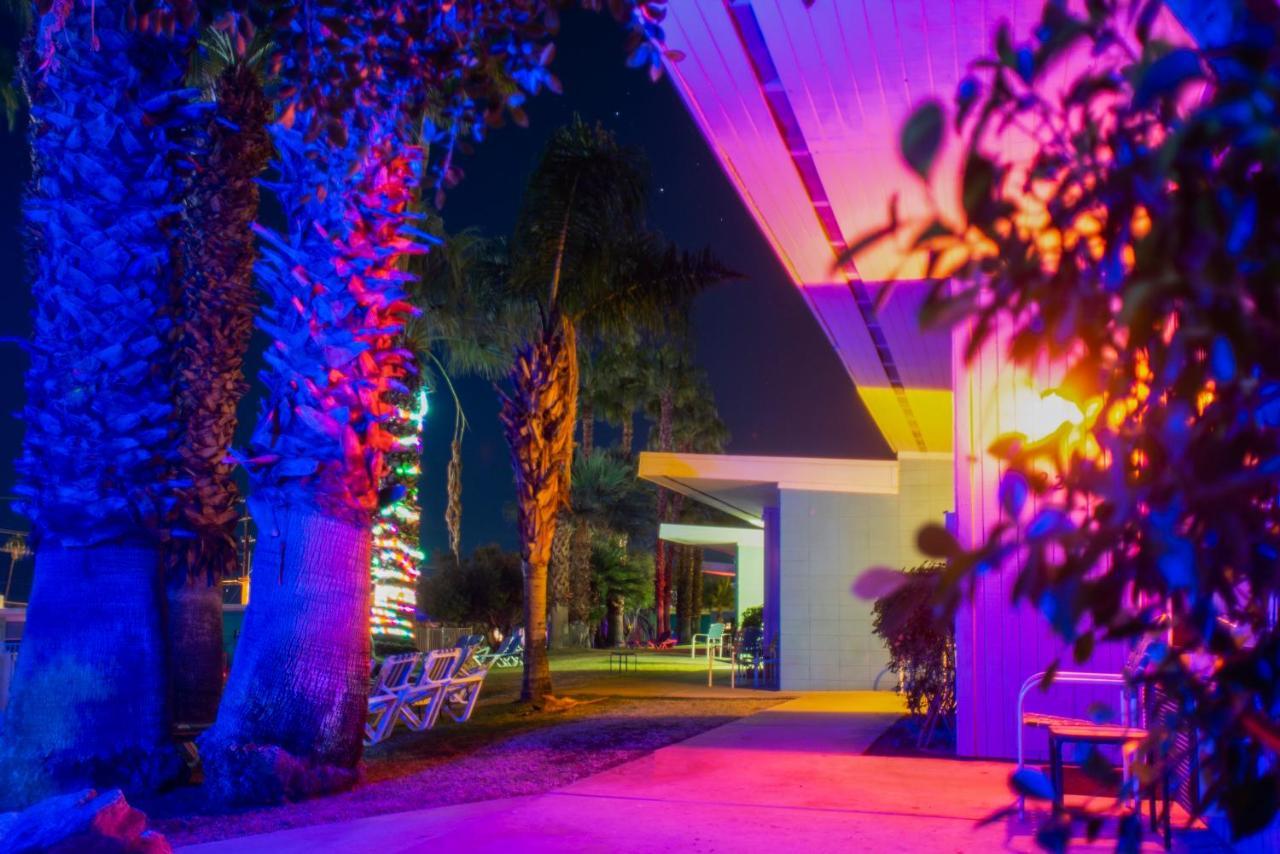 Ccbc Resort Hotel - A Gay Men'S Resort Cathedral City Εξωτερικό φωτογραφία